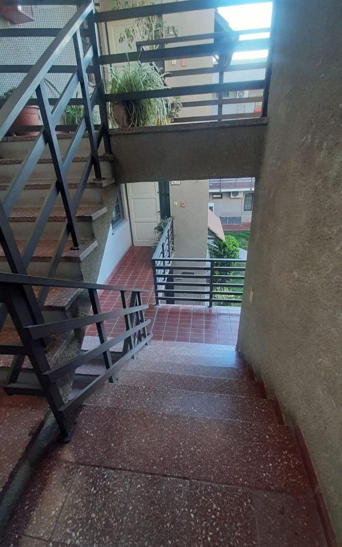 VENTA DEPARTAMENTO CON COCHERA COMPLEJO CERRADO CDAD MZA