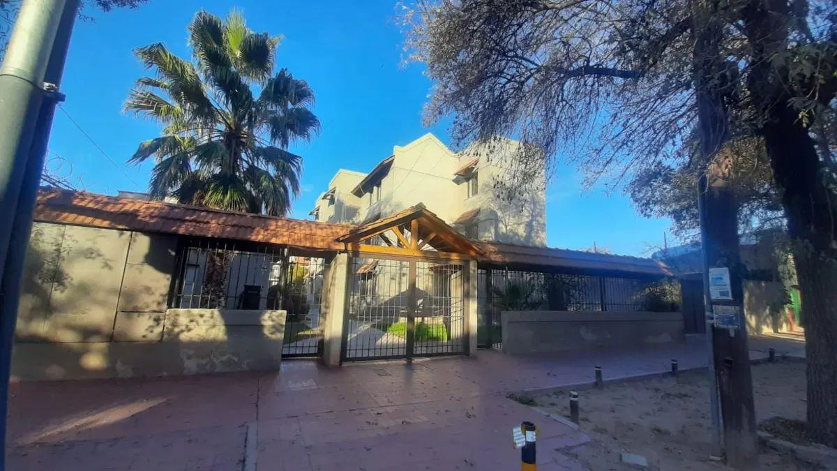 VENTA DEPARTAMENTO CON COCHERA COMPLEJO CERRADO CDAD MZA 4