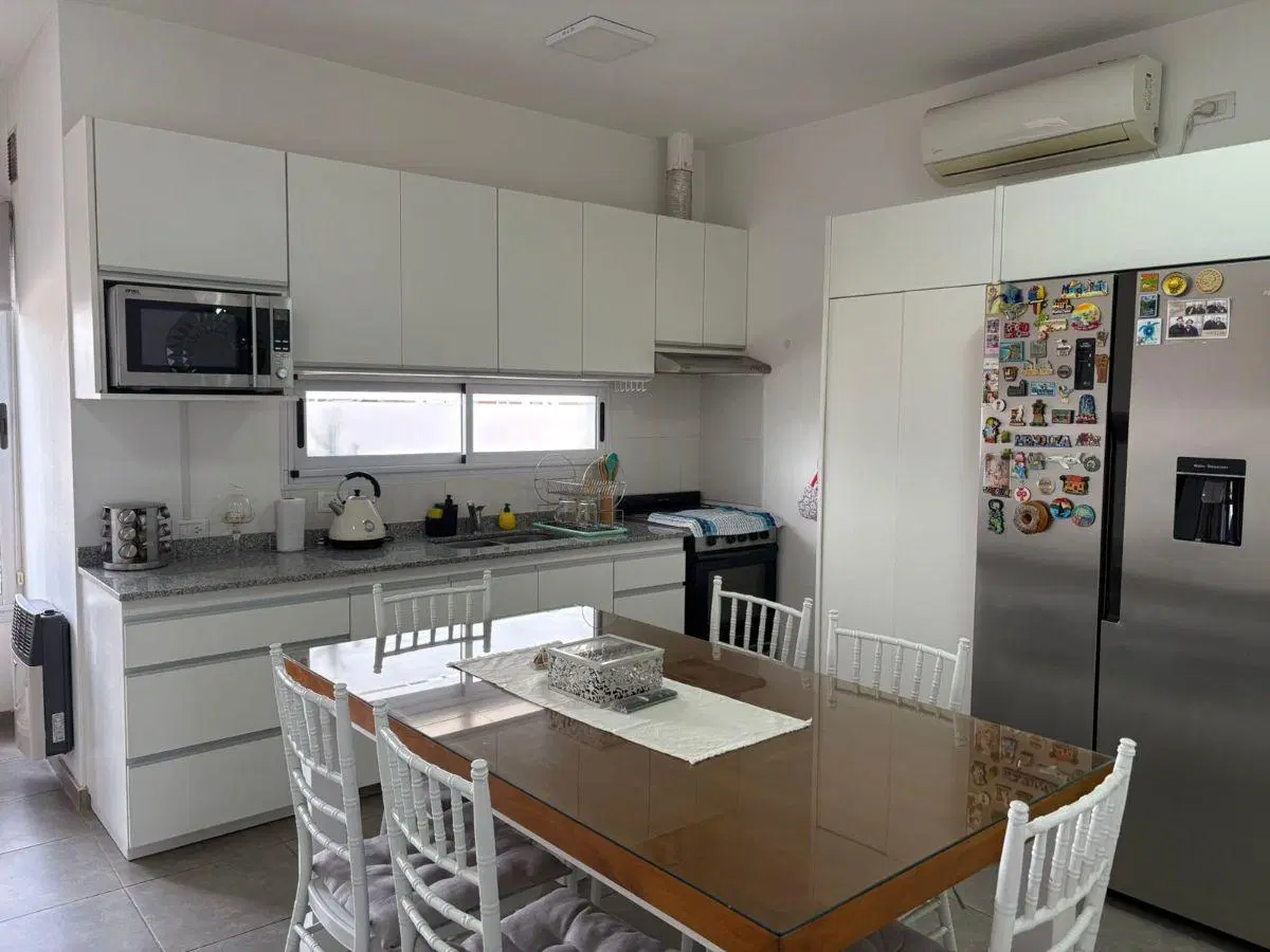 Casa en venta de 2 dormitorios en barrio Privado en Guaymallen. Apto credito 4
