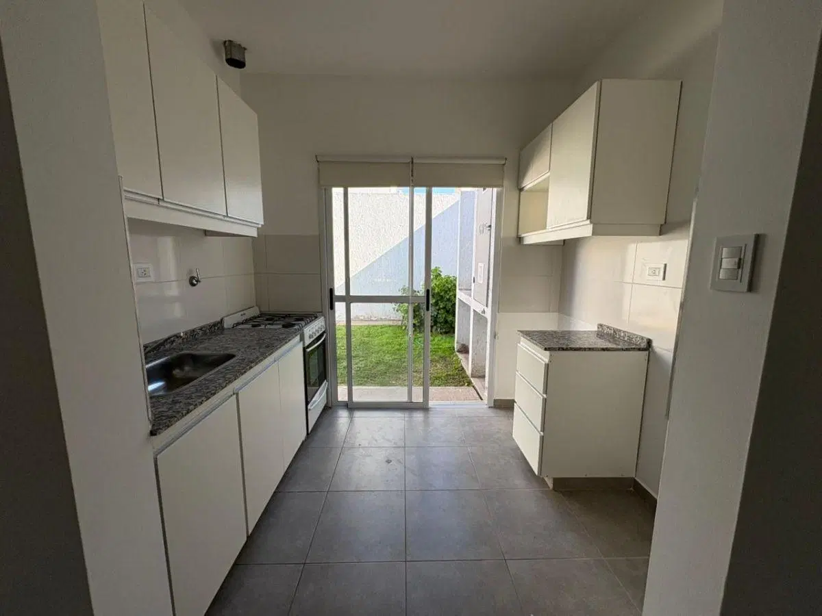 Casa en venta de 2 dormitorios en Barrio Privado Guaymallen. Posesion inmediata 2