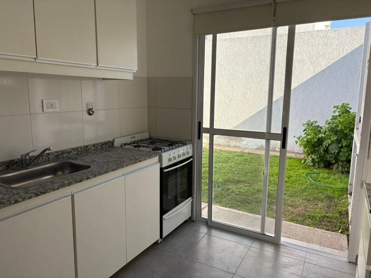 Casa en venta de 2 dormitorios en Barrio Privado Guaymallen. Posesion inmediata 3