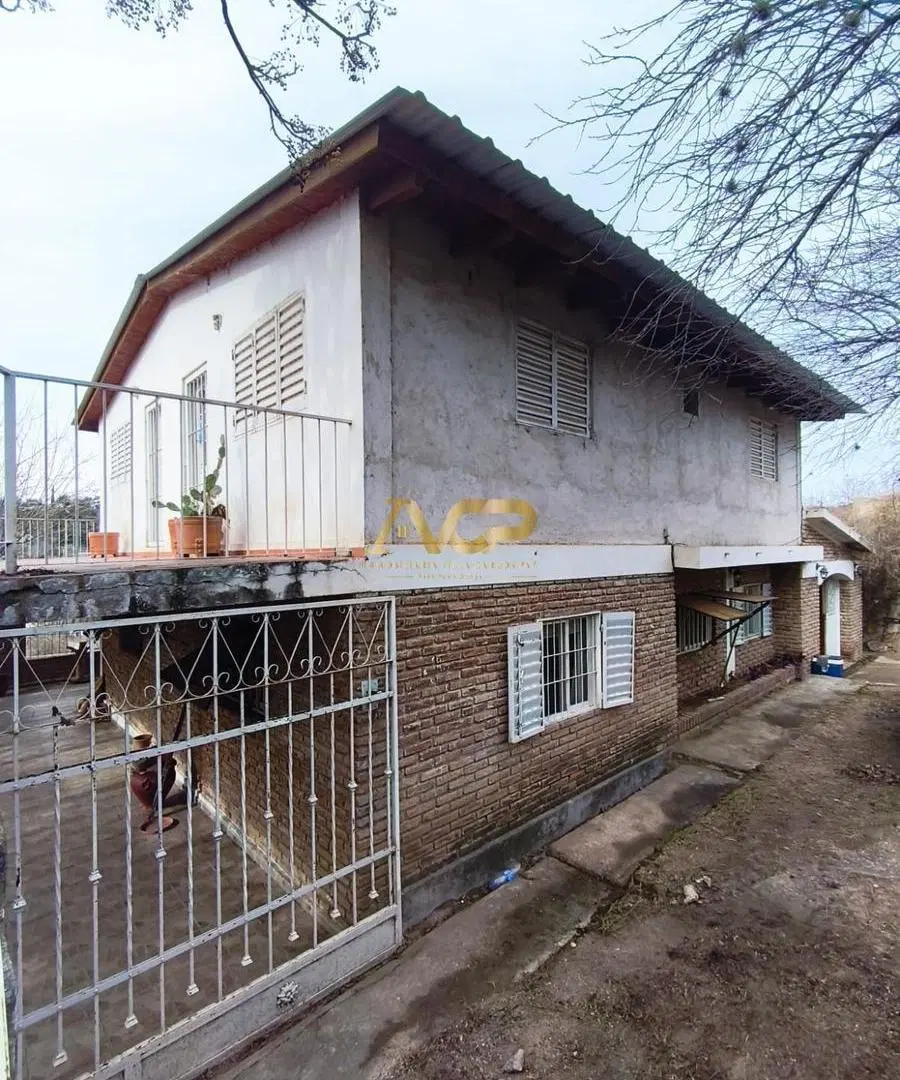 Casa   2 Departamentos en venta en Carlos Paz 4