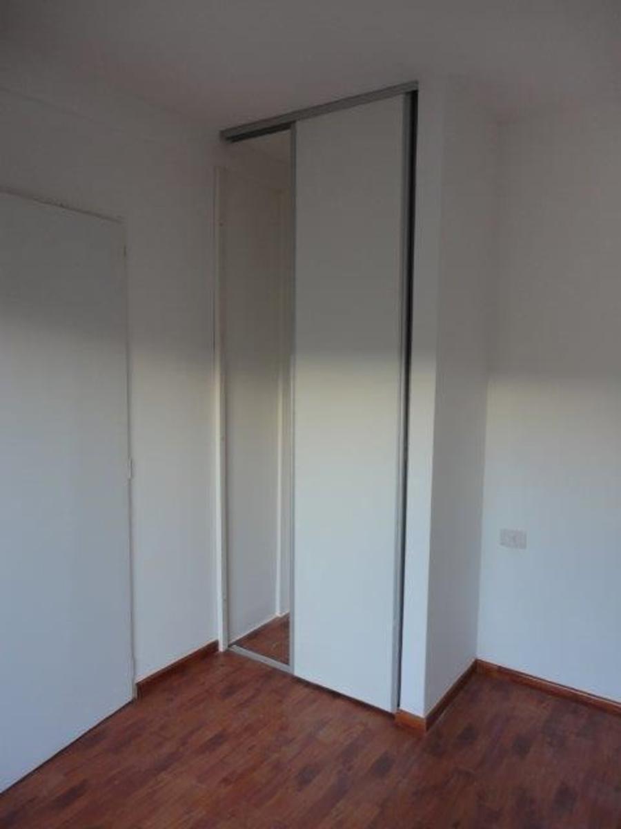 Foto de VENTA DE EXCELENTE DUPLEX 3 AMBIENTES EN LUIS GUILLÓN - 4 COCHERAS, imagen 4