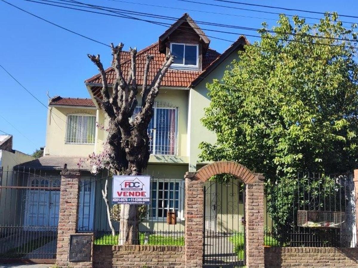 Foto de VENTA DE CHALET DE 6 AMBIENTES EN MONTE GRANDE - LOTE DE 600 M², imagen 2