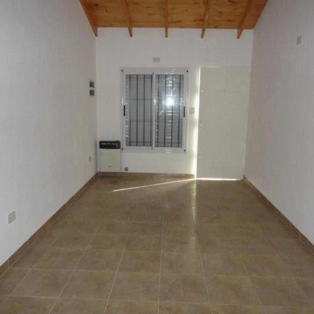Foto de VENTA DE CASA 3 AMBIENTES - CON ENTRADA PARA VEHÍCULO - MONTE GRANDE, imagen 4