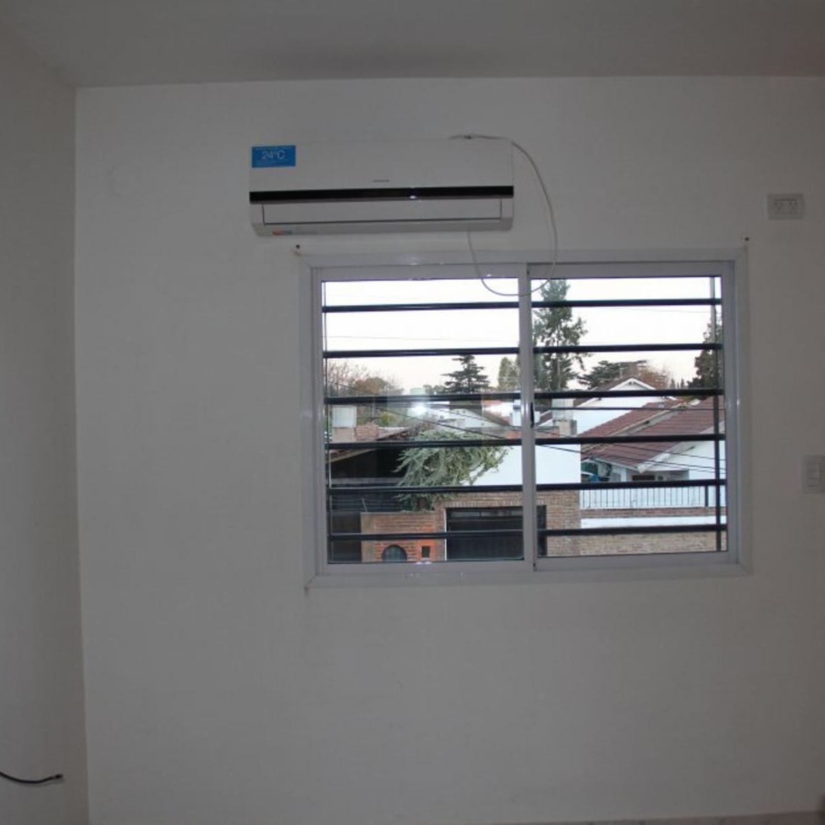 Venta de Duplex 3 Ambientes a La Calle con Cochera - Totalmente Independiente - Sin Expensas - Luis 4