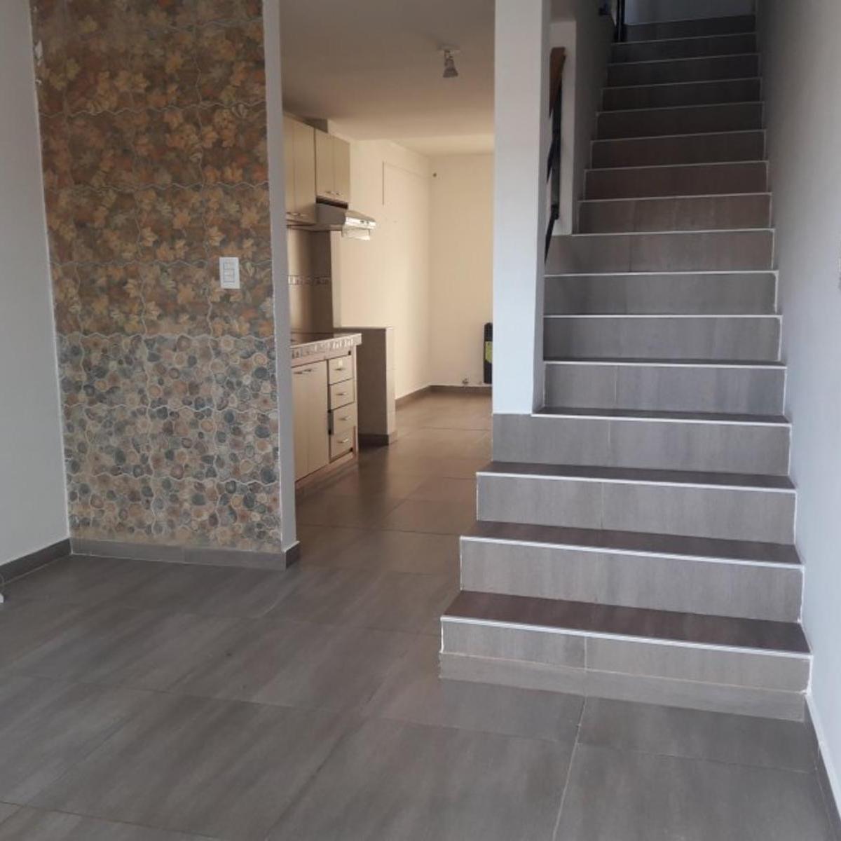 Venta de Duplex 3 Ambientes a La Calle con Cochera - Totalmente Independiente - Sin Expensas - Luis 1