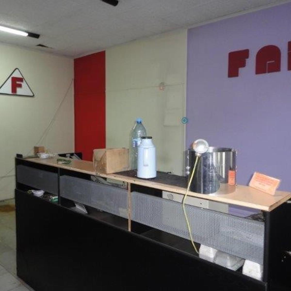 Venta de Excelente Galpon Industrial Y/o Comercial - a m de Garibaldi - Lomas de Zamora - 300 m 5