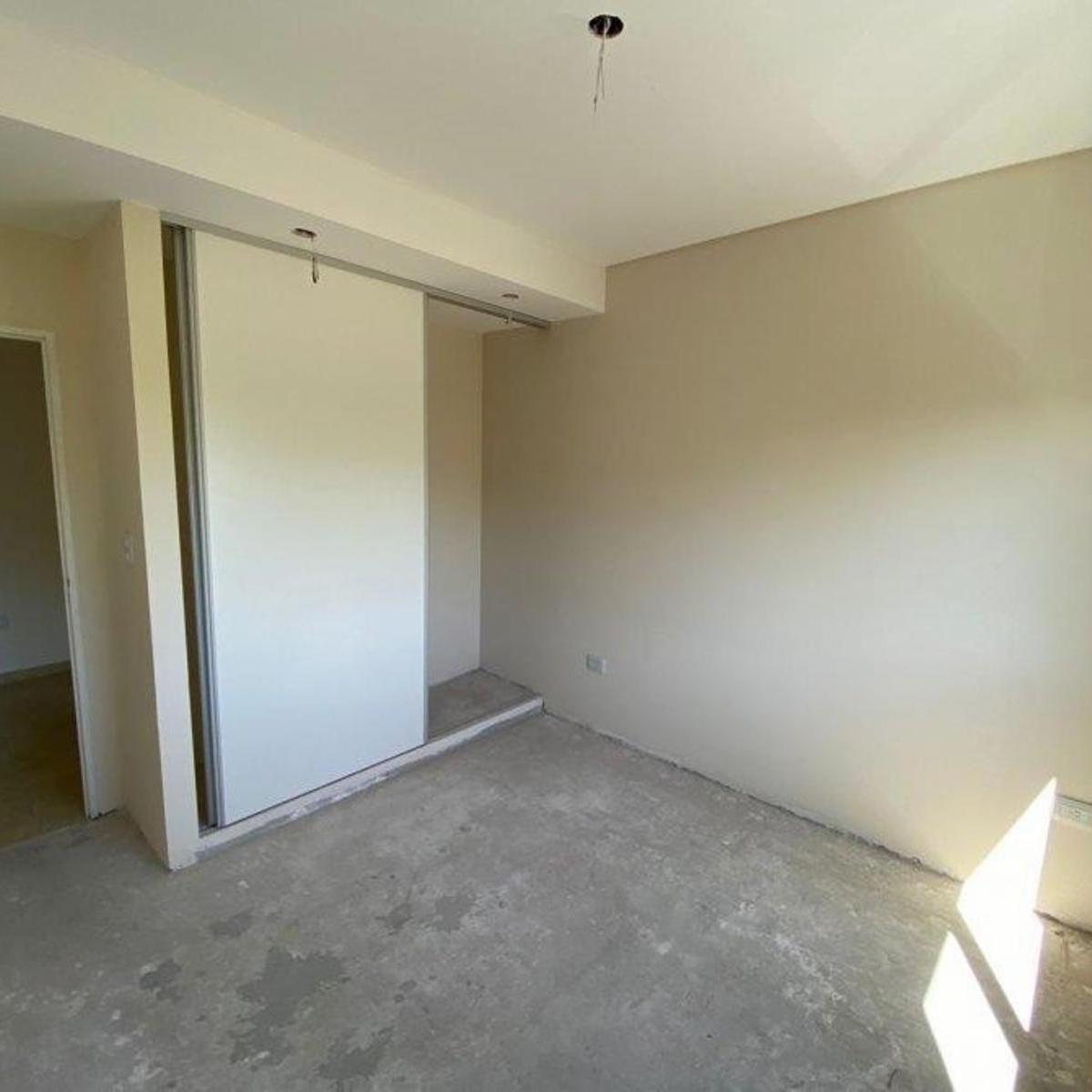 Venta de Inmejorable Departamento 2 Ambientes a Estrenar con Cochera - Pleno Centro Monte Grande 2