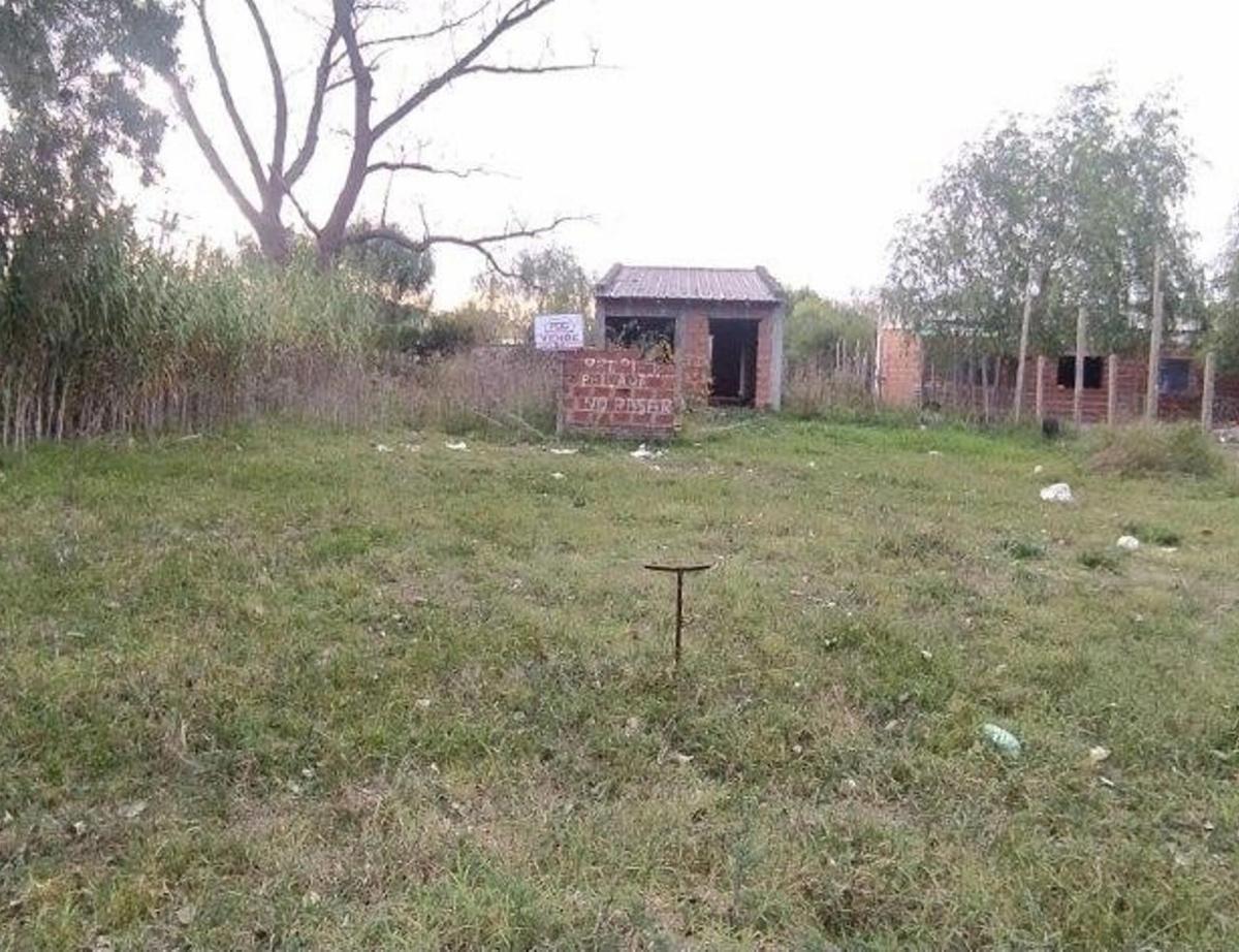 VENTA DE LOTE DE 765 M² (17 X 43) CON MEJORAS (CONSTRUCCIÓN DE 5 MTS X 12 MTS APROX) - CON ESCRITURA