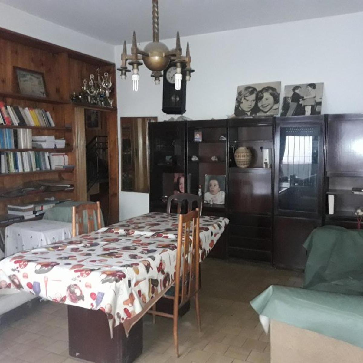 Foto de VENTA DE CASA 6 AMBIENTES MÁS LOCAL COMERCIAL - TODOS LOS DESTINOS, imagen 2