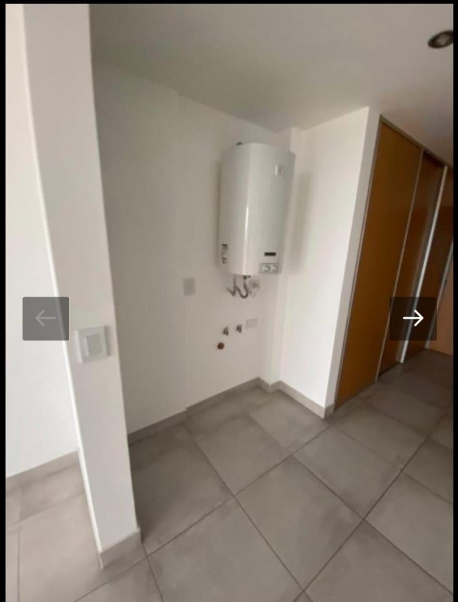 Venta de Impecable Monoambiente con Cochera - Inmejorable Ubicación. Monte Grande Pleno Centro 2