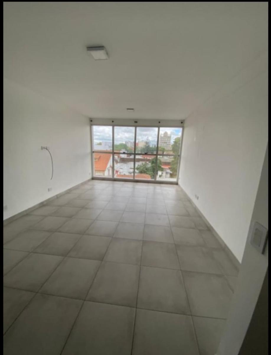 Venta de Impecable Monoambiente con Cochera - Inmejorable Ubicación. Monte Grande Pleno Centro 3