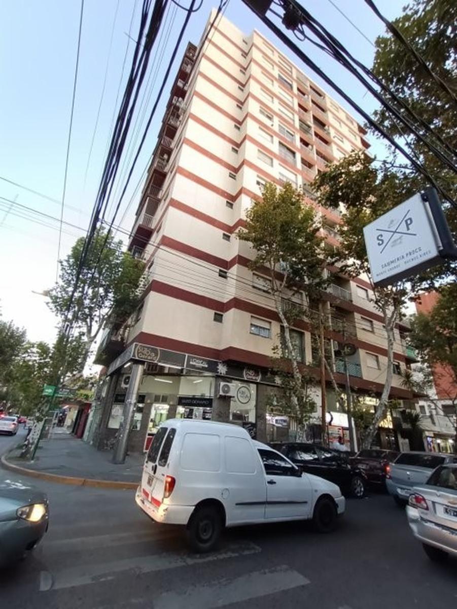 VENTA DE DEPARTAMENTO 2 AMBIENTES EN MONTE GRANDE CENTRO
