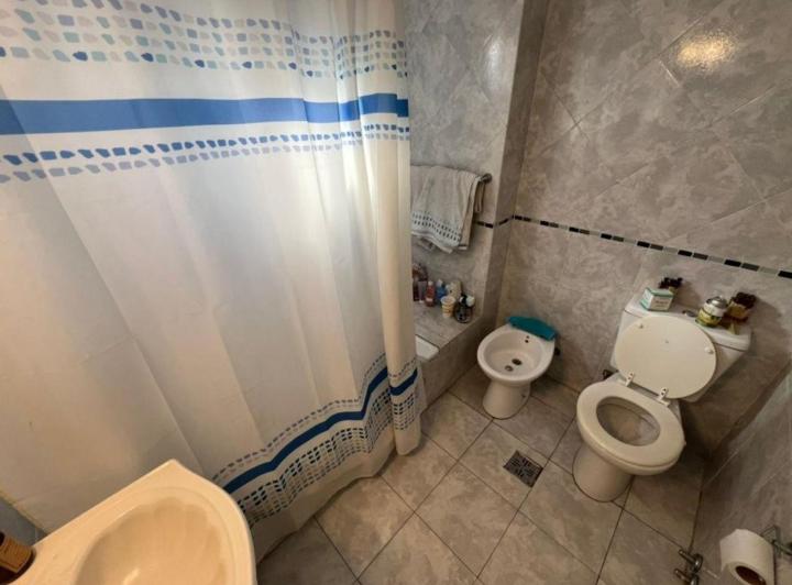 VENTA DE DEPARTAMENTO 2 AMBIENTES CON COCHERA - APTO A CRÉDITO-MONTEGRANDE CENTRO 5