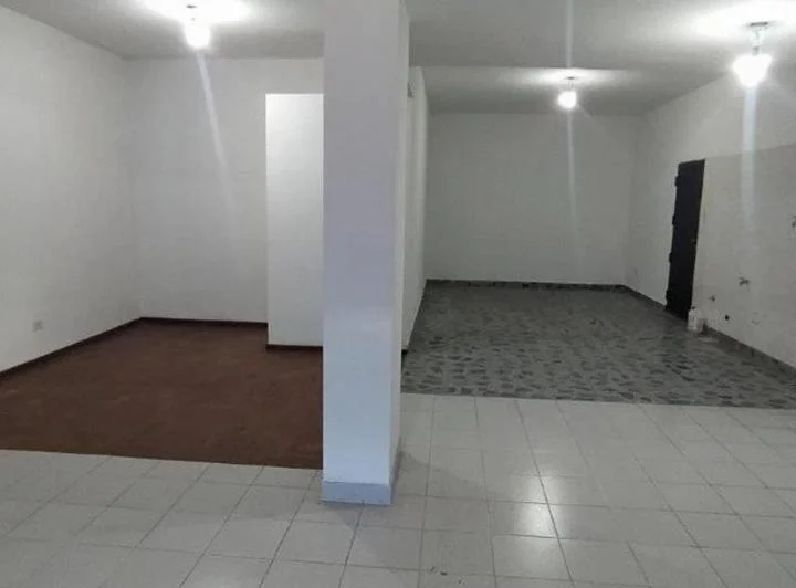 ALQUILER DE EXCELENTE LOCAL DE 60 M² SOBRE AVENIDA LUCIANO VALETTE -ZONACOMERCIAL - INMEJORABLE ACCE 4