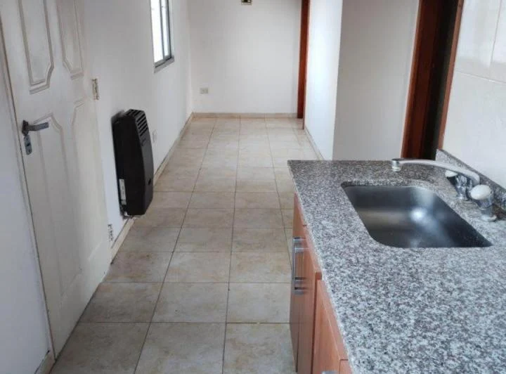 ALQUILER DE DEPARTAMENTO 3 AMBIENTES CON COCHERA DESCUBIERTA - MONTEGRANDE - SOLO 2 PERSONAS 2