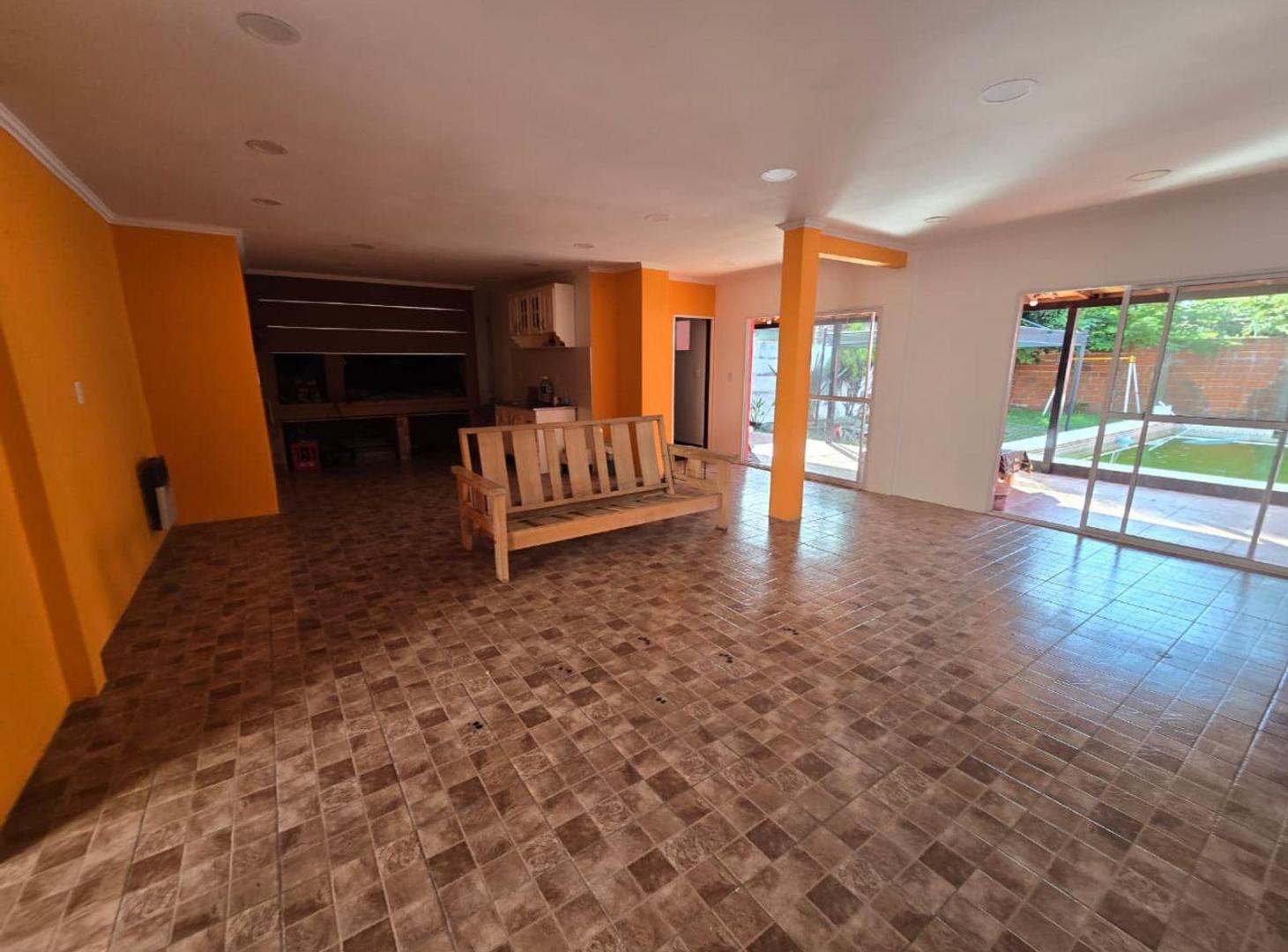 Foto de ALQUILER DE CASA 4 AMBIENTES CON PILETA DE NATACION - MONTE GRANDE, imagen 1
