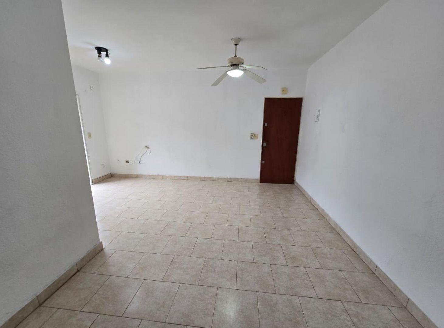 Foto de ALQUILER DE DEPARTAMENTO 3 AMBIENTES EN PRIMER PISO - BARRIO COCA COLA - VITUN 3 - MONTE GRANDE, imagen 3