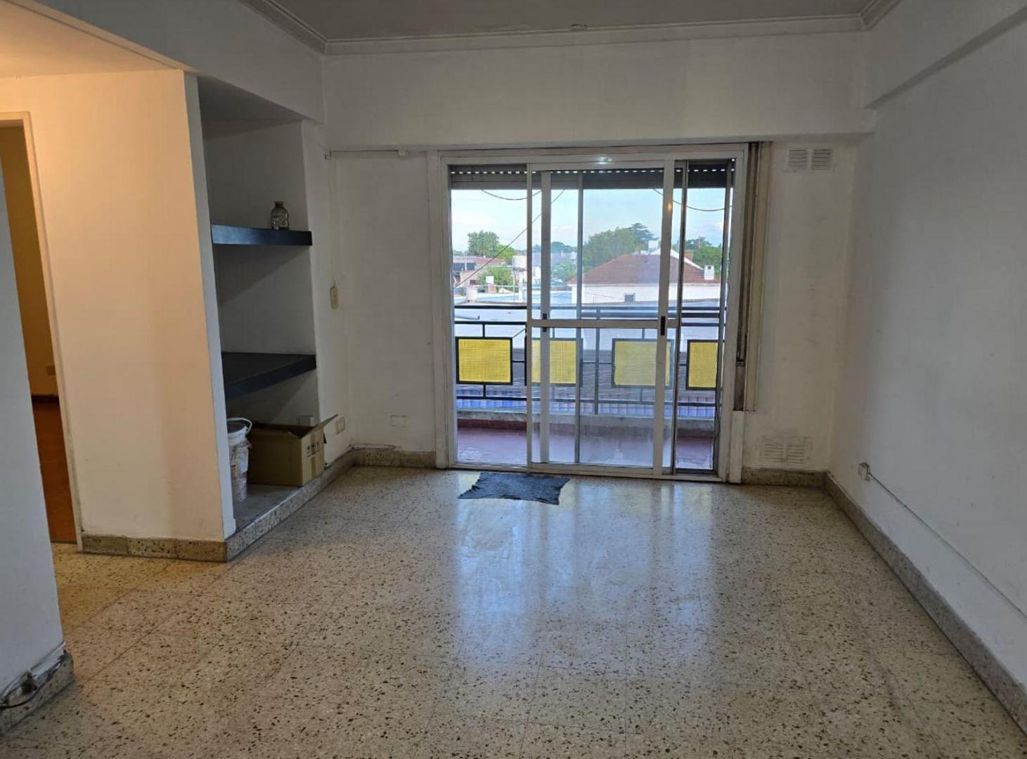 Foto de ALQUILER DE DEPARTAMENTO 3 AMBIENTES CON COCHERA - SOBRE AV. ALEM, imagen 2