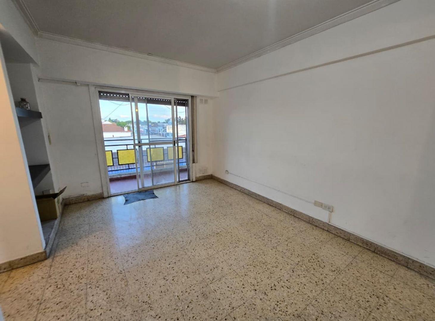 Foto de ALQUILER DE DEPARTAMENTO 3 AMBIENTES CON COCHERA - SOBRE AV. ALEM, imagen 3