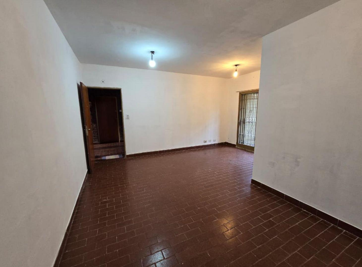 Foto de ALQUILER DE DEPARTAMENTO 3 AMBIENTES EN PLANTA BAJA - BARRIO COCA COLA, imagen 1