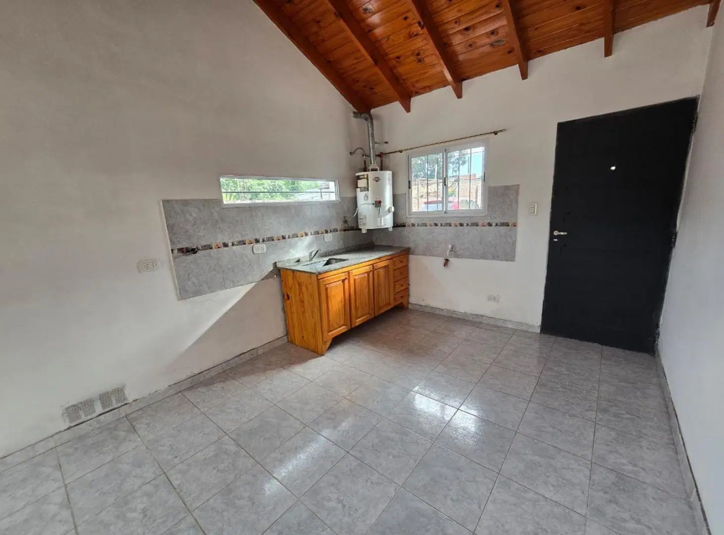 ALQUILER DE DEPARTAMENTOS TIPO PH 3 AMBIENTES - CON COCHERA DESCUBIERTA - SOLO PERSONAL DE LA FUERZA 1