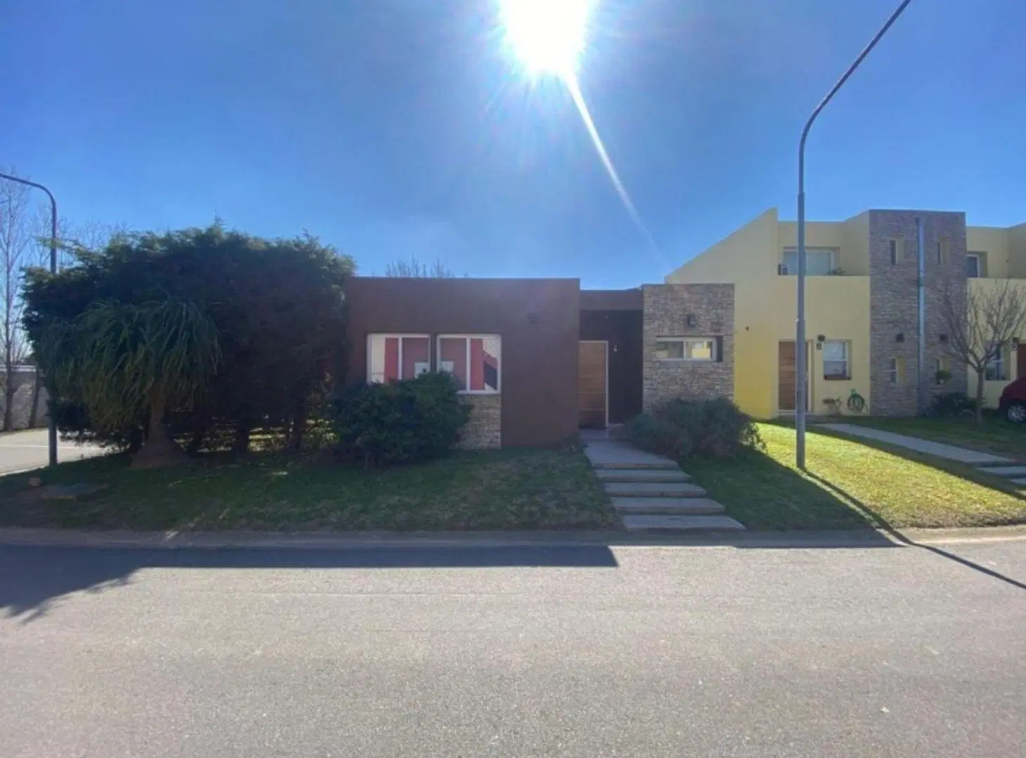 VENTA DE CASA 3 AMBIENTES EN BARRIO CERRADO LOS ROBLES - MONTE GRANDE 2