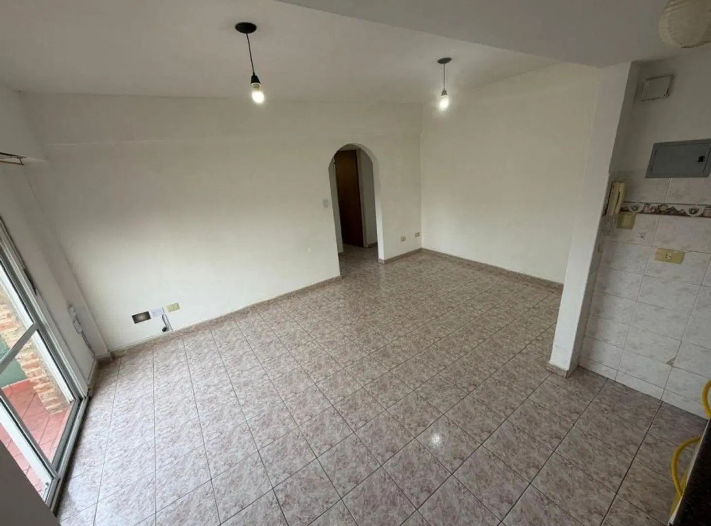 VENTA DE DEPARTAMENTO 2 AMBIENTES CON COCHERA EN MONTE GRANDE 1