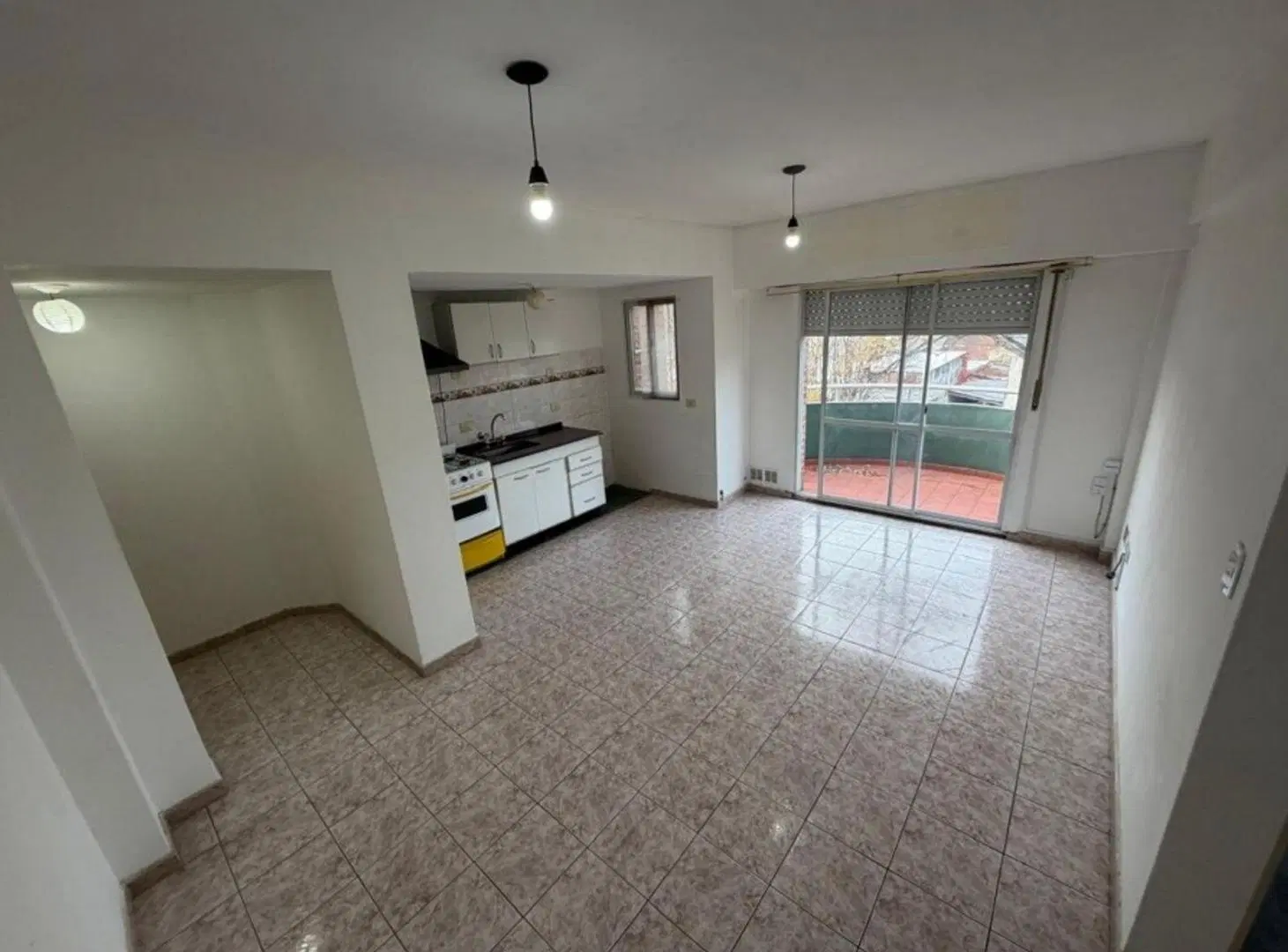 VENTA DE DEPARTAMENTO 2 AMBIENTES CON COCHERA EN MONTE GRANDE 5
