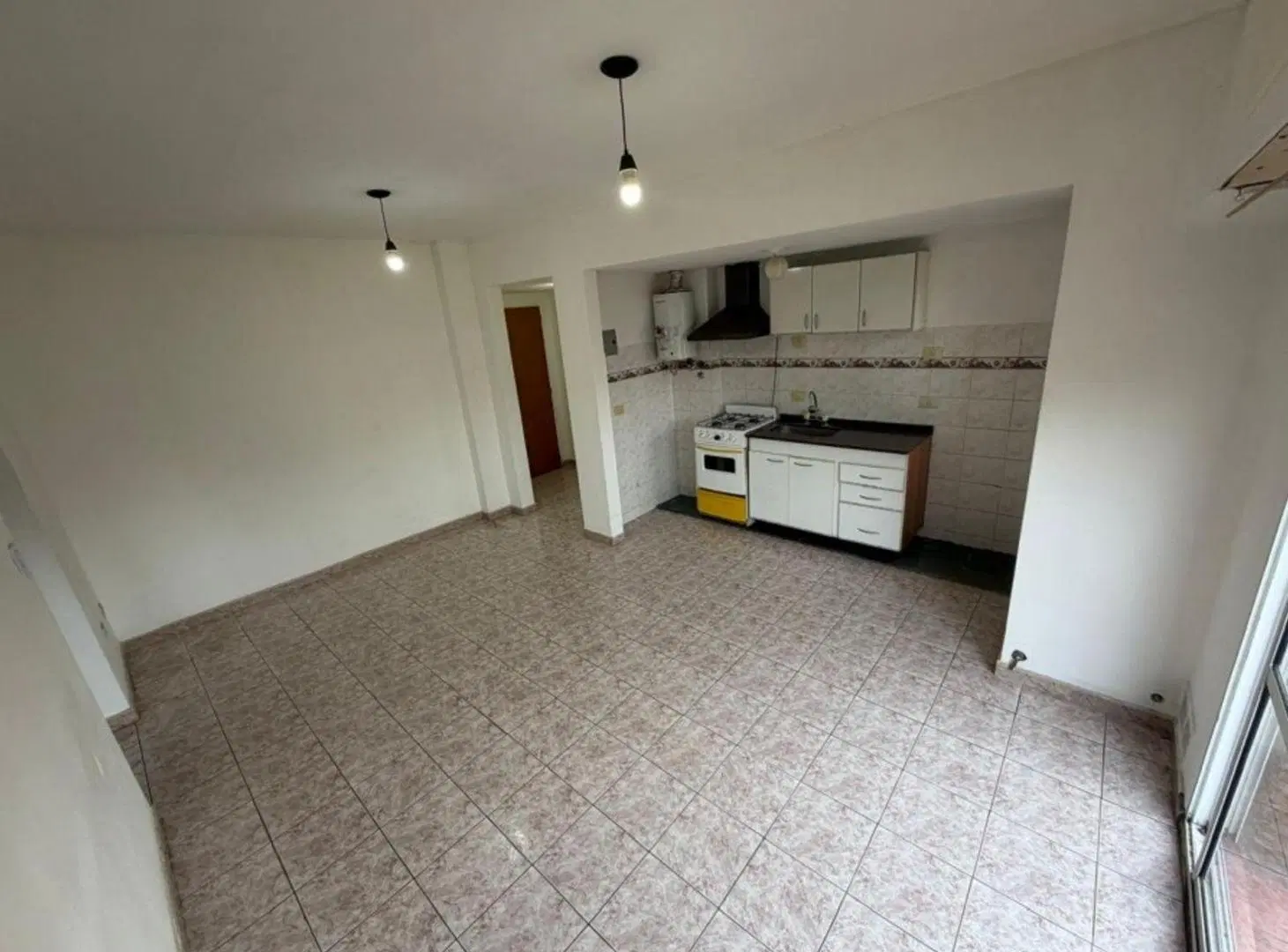 VENTA DE DEPARTAMENTO 2 AMBIENTES CON COCHERA EN MONTE GRANDE 3