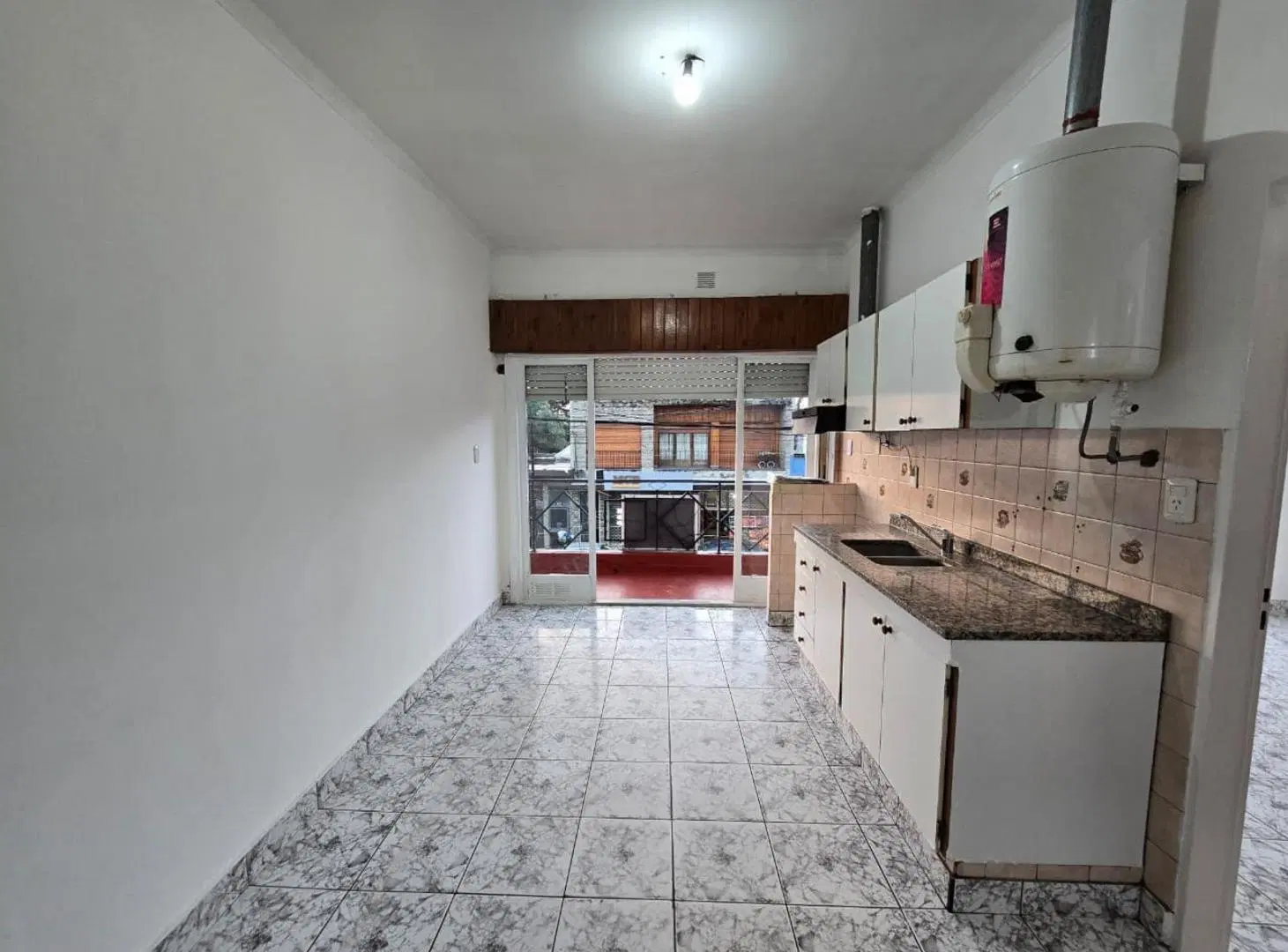 ALQUILER DE DEPARTAMENTO 3 AMBIENTES SOBRE AVENIDA BVARD. BS. AS. - MONTE GRANDE 1