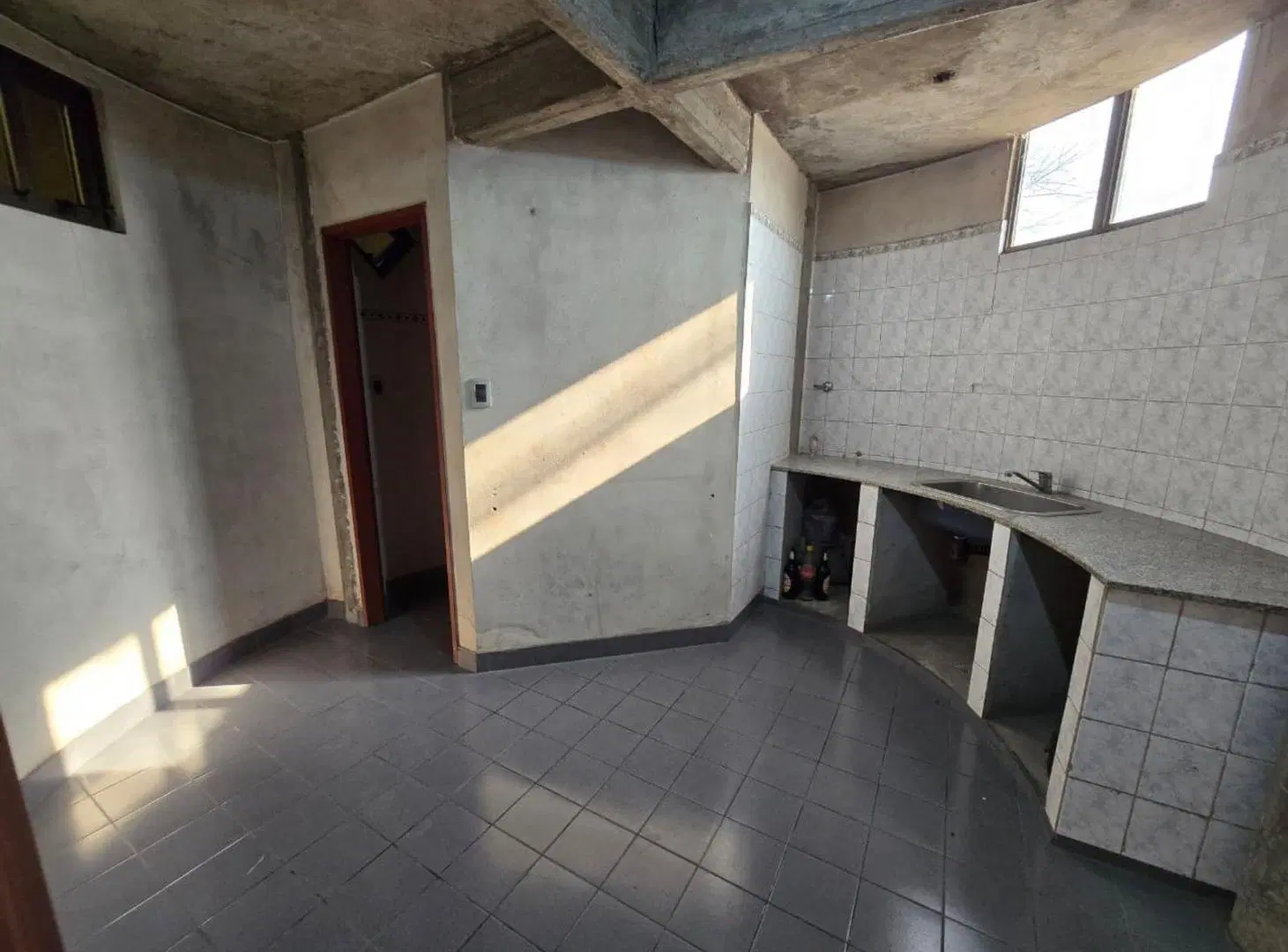 ALQUILER DE EXCELENTE GALPÓN DE 225 M² SOBRE AVENIDA PEDRO DEYER (LA COLORADA) 4