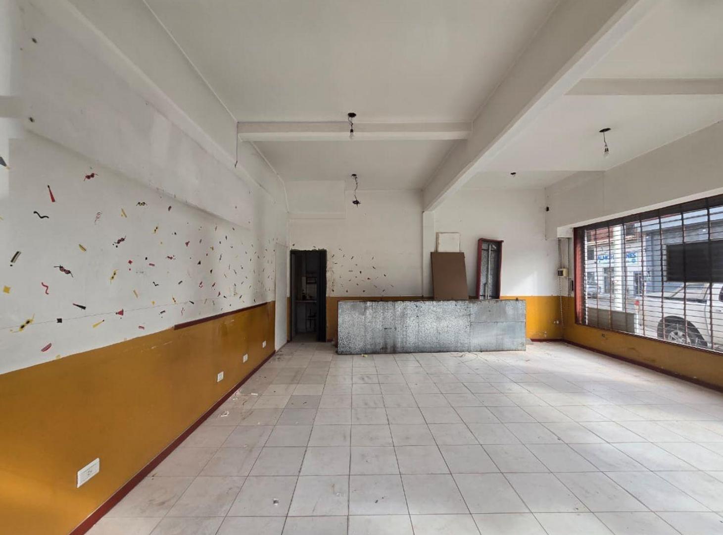 Foto de ALQUILER DE LOCAL EN ESQUINA SOBRE SANTAMARINA EN MONTE GRANDE - 50 M², imagen 5