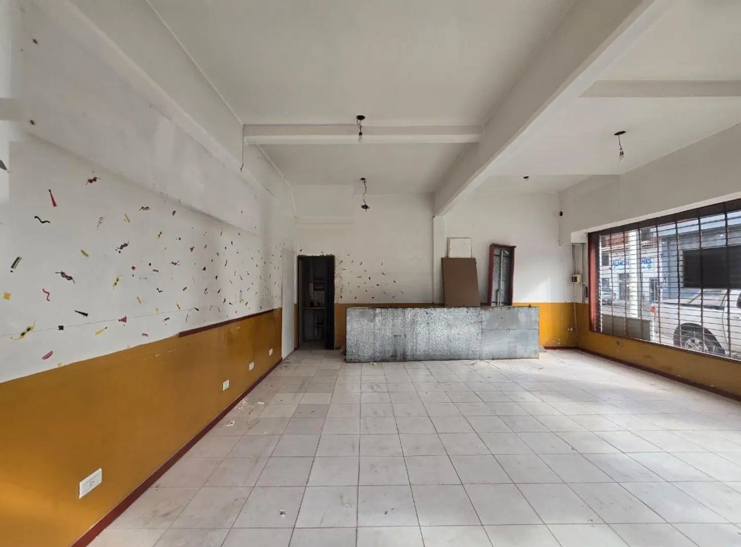ALQUILER DE LOCAL EN ESQUINA SOBRE SANTAMARINA EN MONTE GRANDE - 50 M² 5