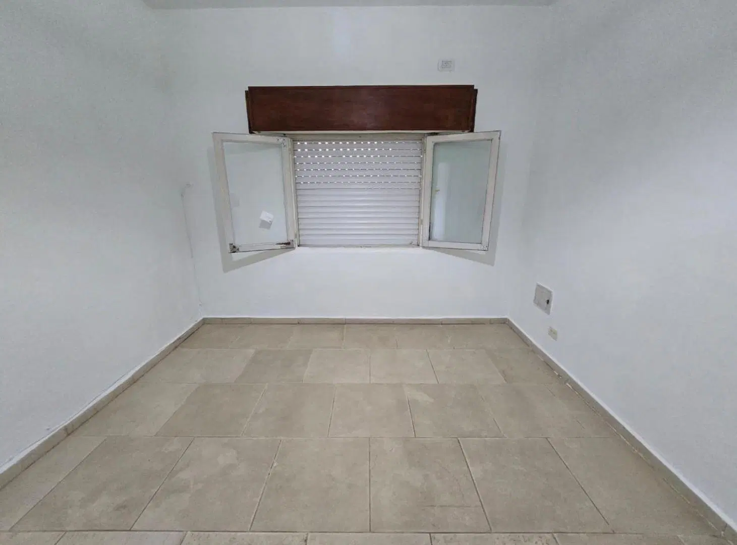 ALQUILER DE CASA 3 AMBIENTES EN MONTE GRANDE - CON ESPACIO DE ESTACIONAMIENTO 1
