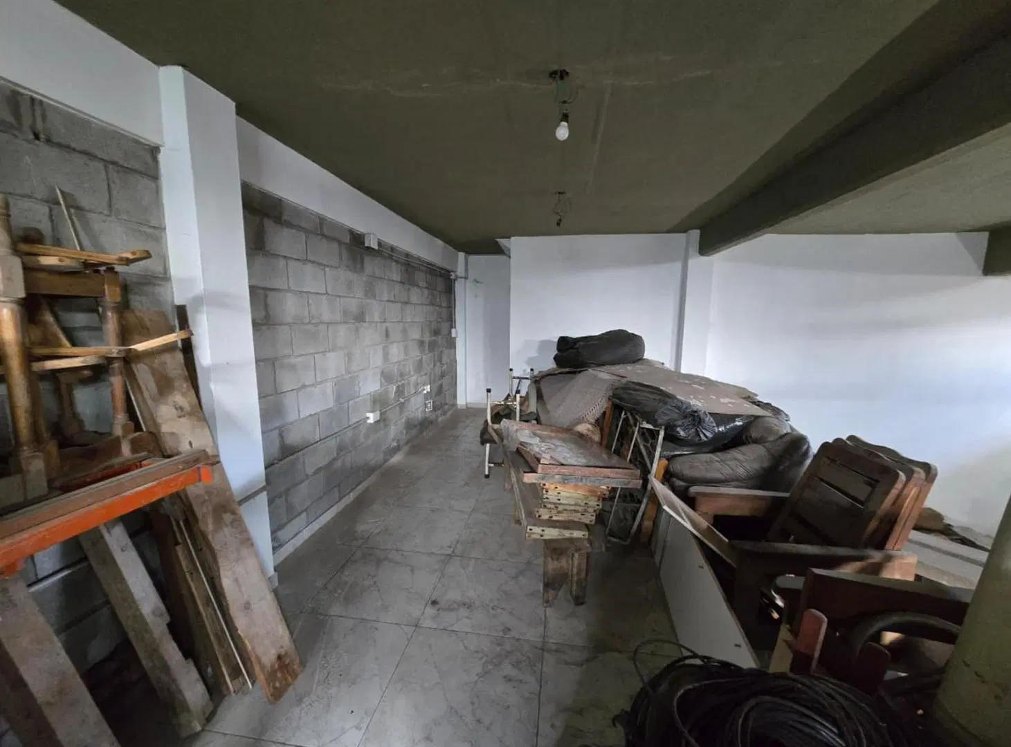 ALQUILER DE DEPOSITO DE 100 M² SOBRE AV VALETTE EN MONTE GRANDE - A MTS DE NUESTRAS MALVINAS 2