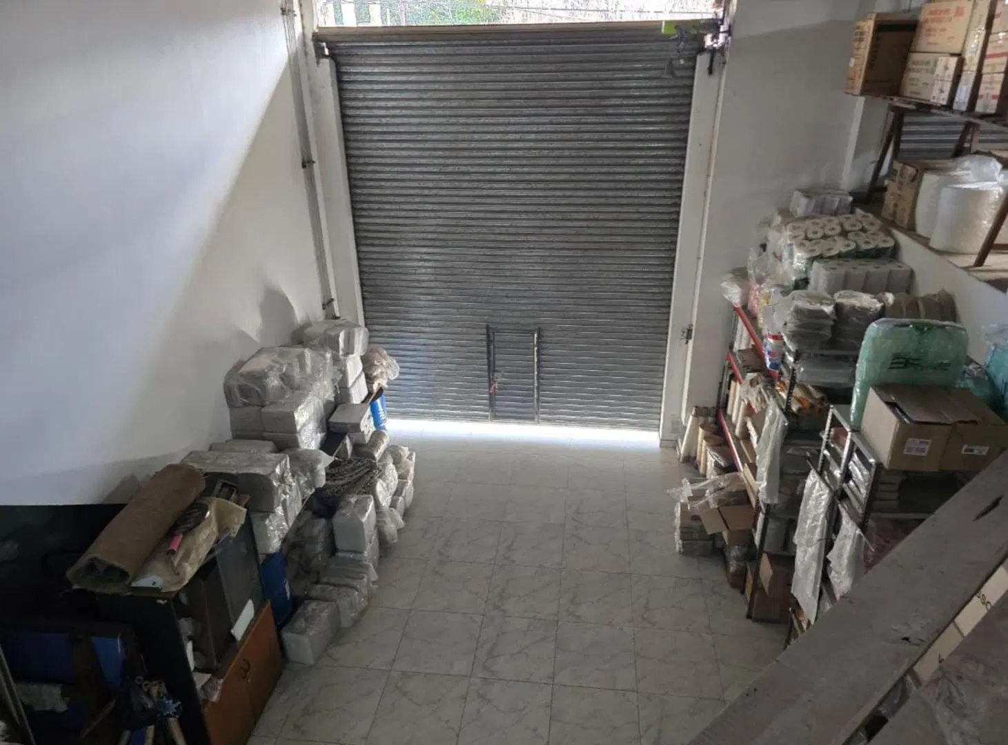 ALQUILER DE DEPOSITO DE 100 M² SOBRE AV VALETTE EN MONTE GRANDE - A MTS DE NUESTRAS MALVINAS 5