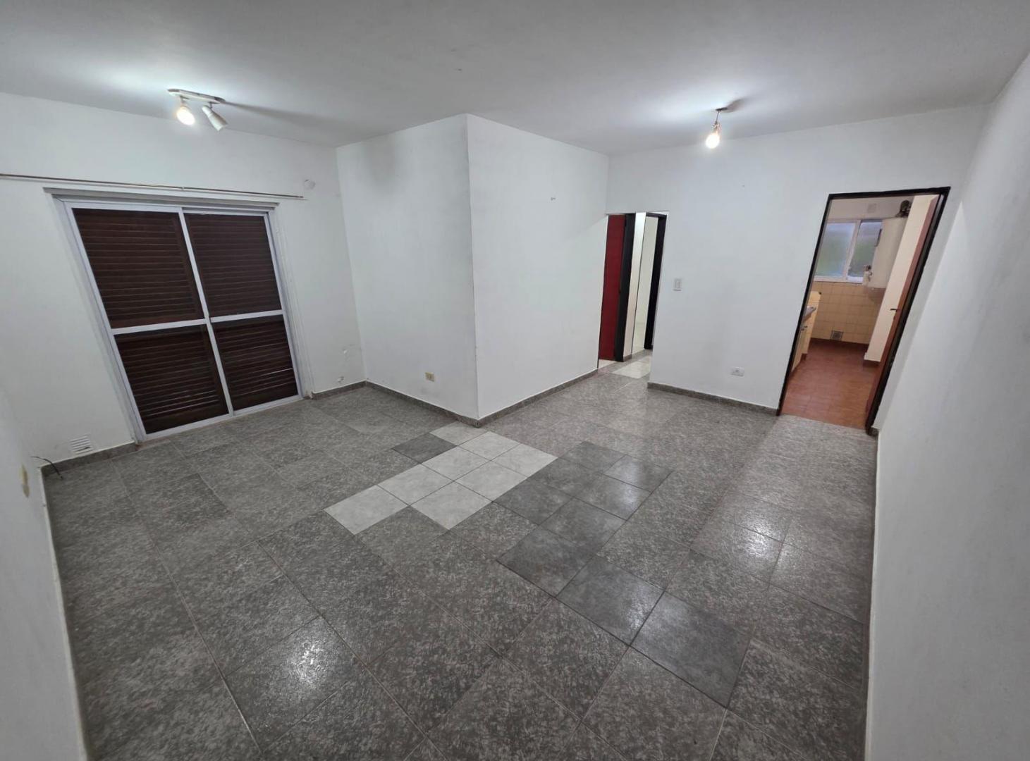Foto de ALQUILER DE DEPARTAMENTO 3 AMBIENTES EN BARRIO COCA COLA - A METROS DE, imagen 2