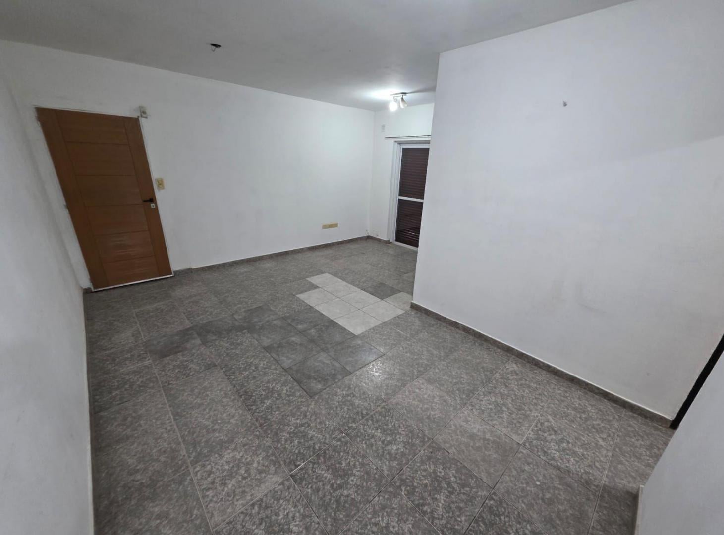 Foto de ALQUILER DE DEPARTAMENTO 3 AMBIENTES EN BARRIO COCA COLA - A METROS DE, imagen 1
