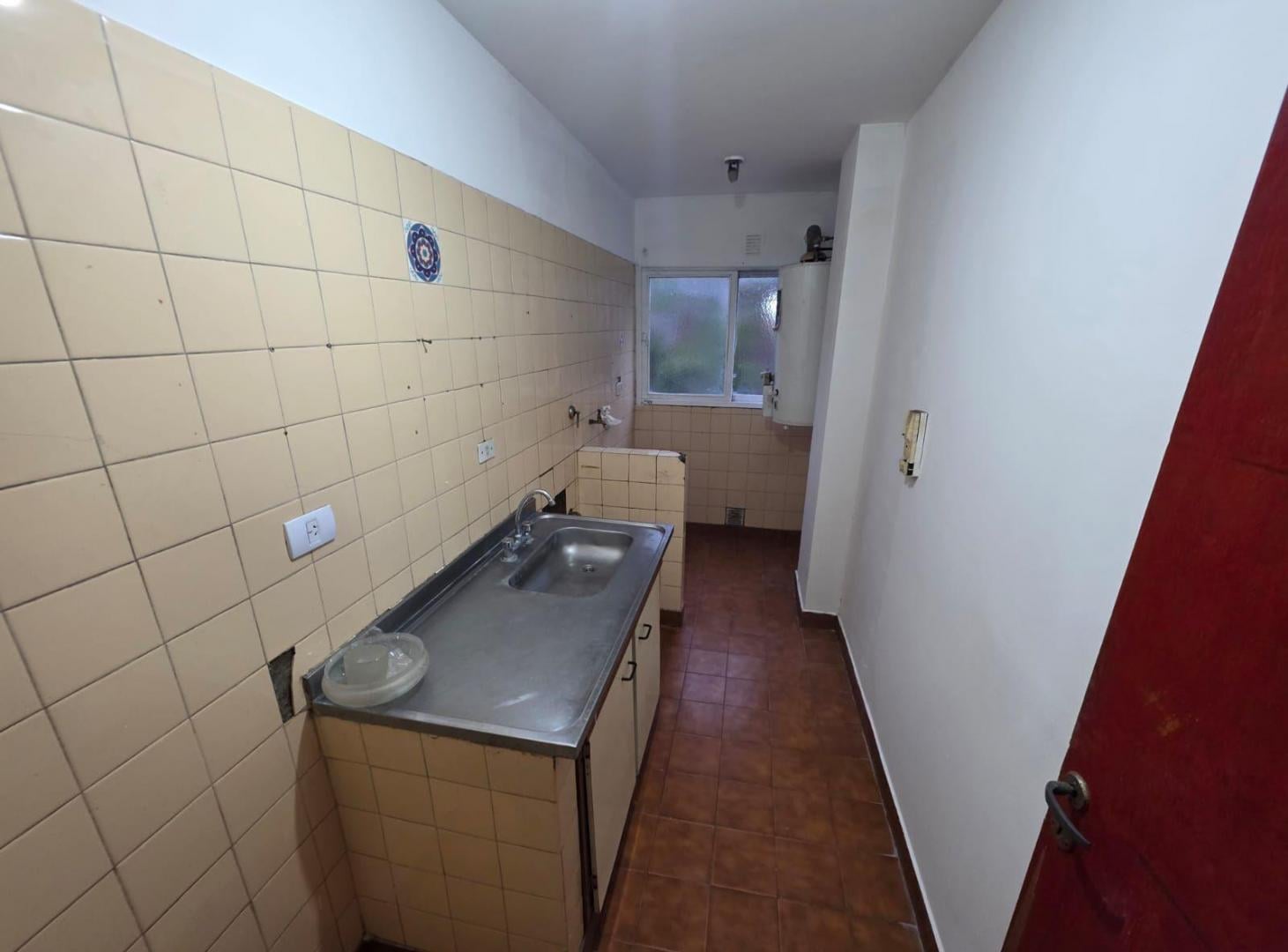 Foto de ALQUILER DE DEPARTAMENTO 3 AMBIENTES EN BARRIO COCA COLA - A METROS DE, imagen 2