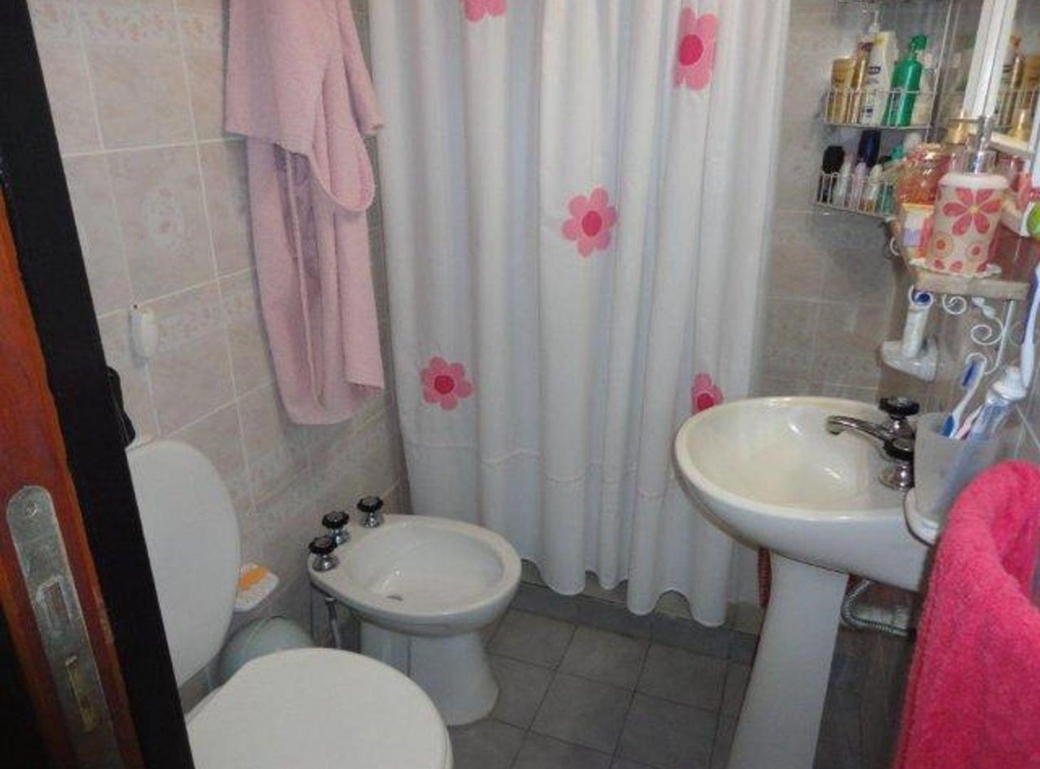 Foto de ALQUILER DE DEPARTAMENTO 3 AMBIENTES EN MONTE GRANDE - BARRIO COCA COLA, imagen 4