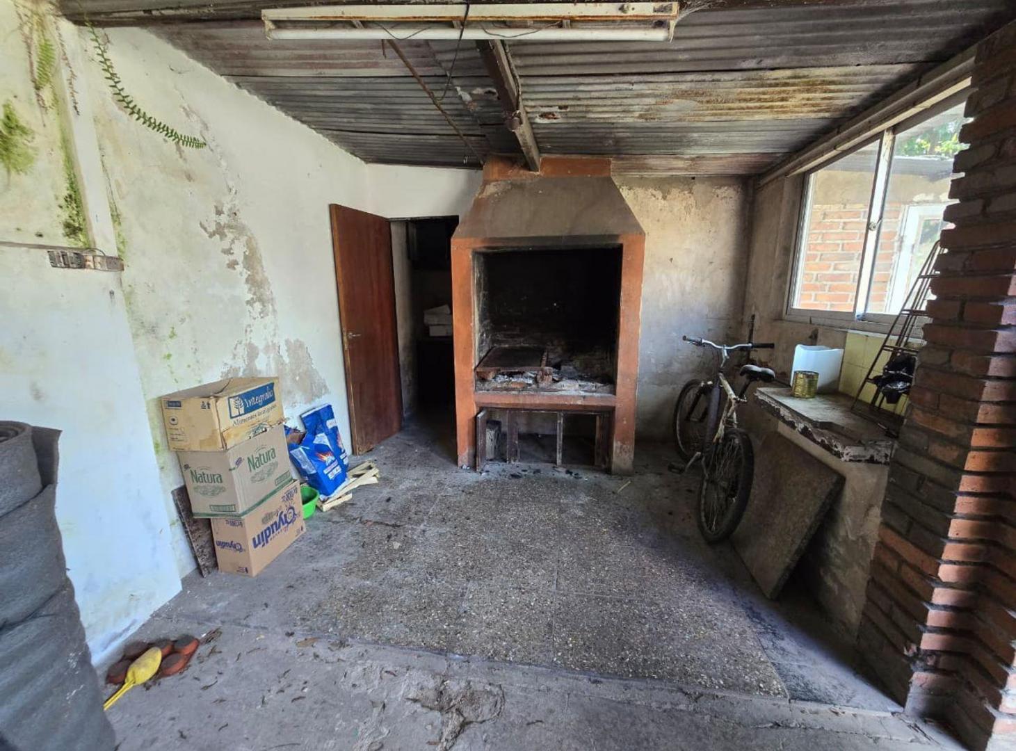 Foto de VENTA DE CASA 3 AMBIENTES EN LUIS GUILLÓN - CON COCHERA - A REFACCIONAR, imagen 5