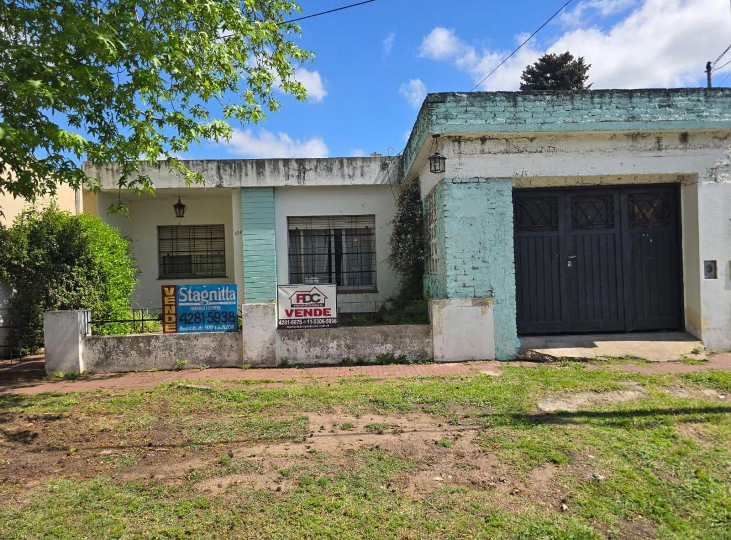 Foto de VENTA DE CASA 3 AMBIENTES EN LUIS GUILLÓN - CON COCHERA - A REFACCIONAR, imagen 1