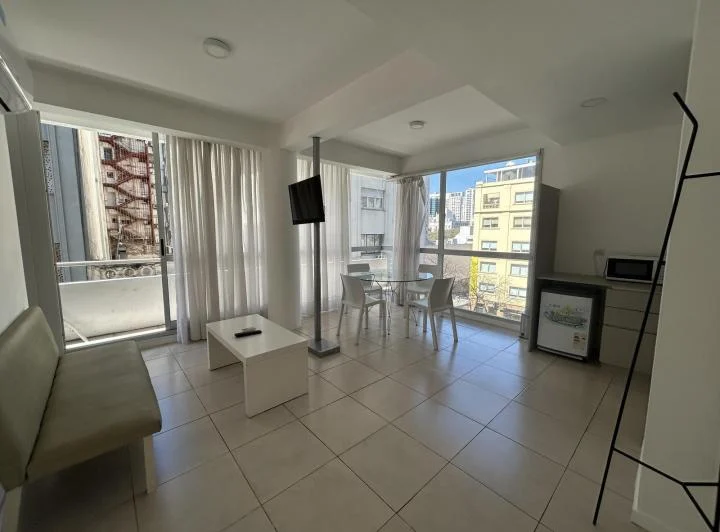 Departamento monoambiente en alquiler en Monserrat 1
