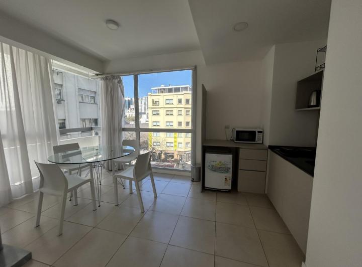 Departamento monoambiente en alquiler en Monserrat 3