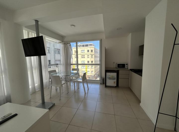Departamento monoambiente en alquiler en Monserrat 4