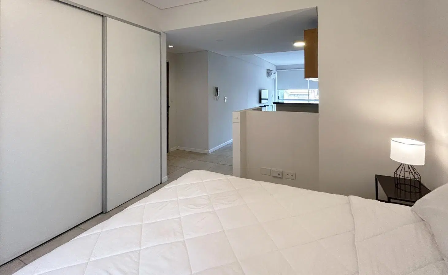 Departamento monoambiente en alquiler en Monserrat 3