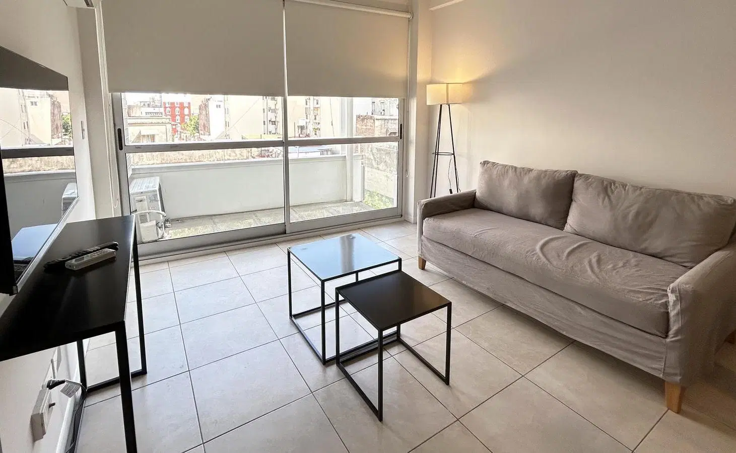 Departamento monoambiente en alquiler en Monserrat 5