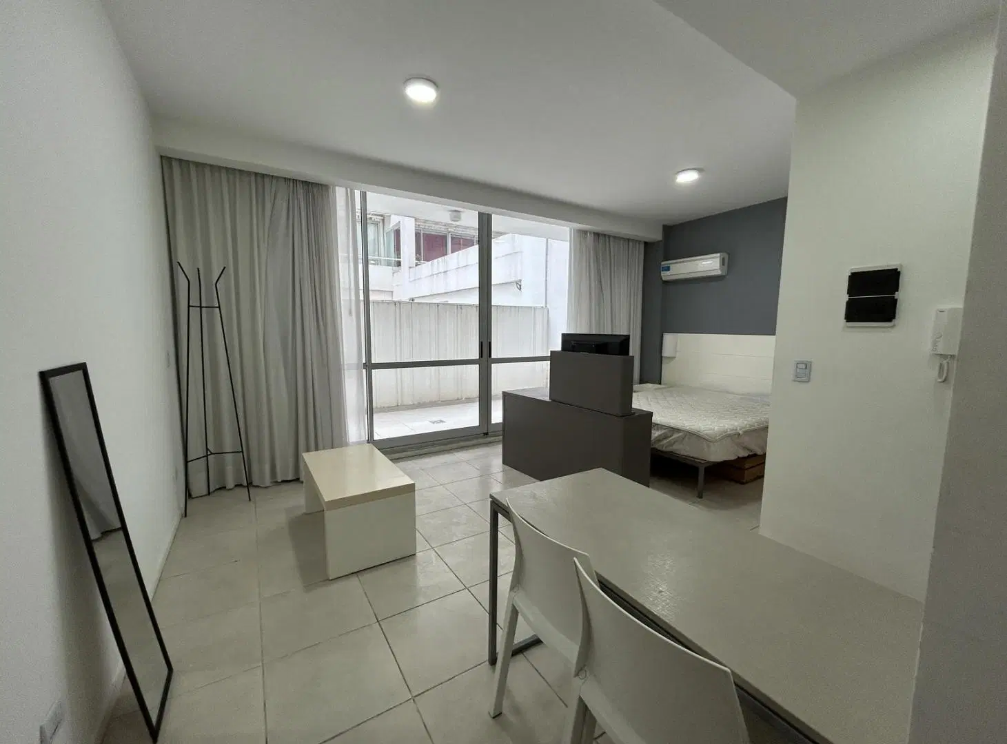 Departamento monoambiente en Monserrat en alquiler 2